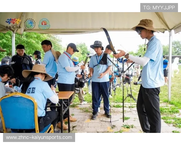 射箭学院加强青少年训练营的心理辅导与赛场适应，射箭培训学校